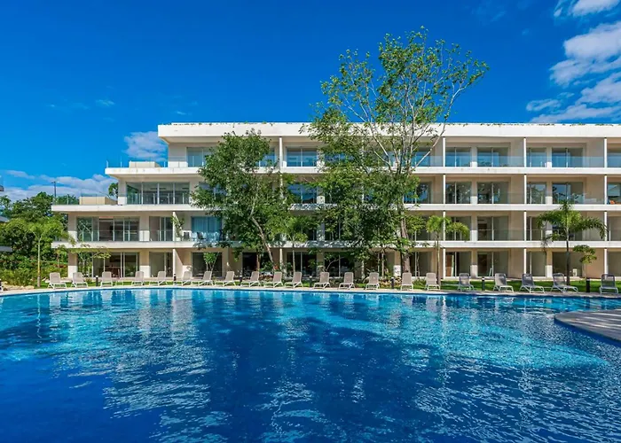 Con Terraza Privada Y Diseño Moderno 3*